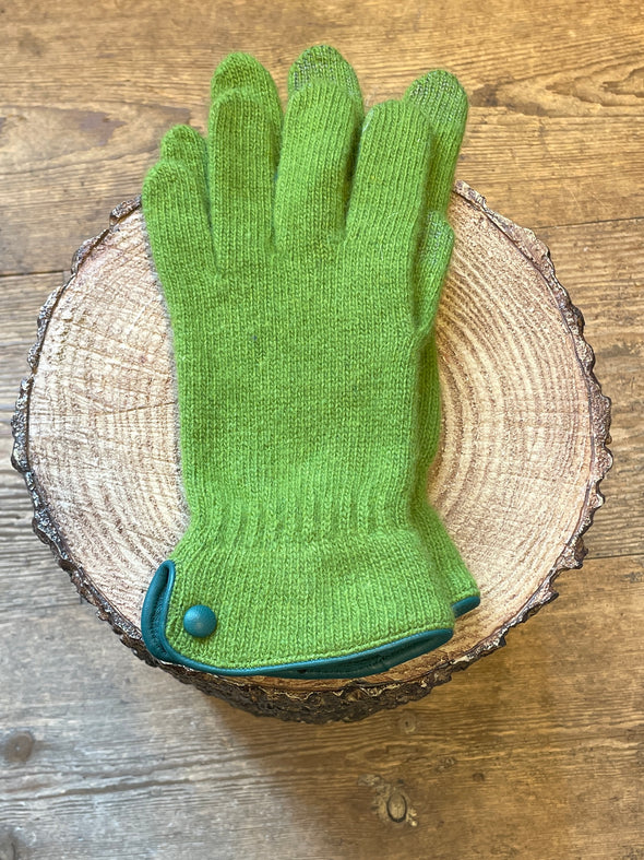 Spanish made cuffed wool gloves with button detailing