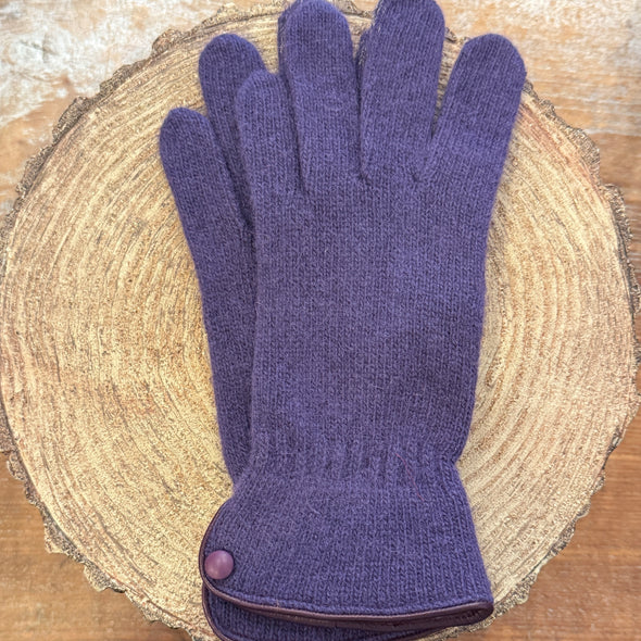 Spanish made cuffed wool gloves with button detailing